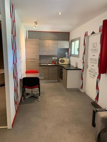 Grand Studio Avec Terrasse Appartement Vauvert Buitenkant foto